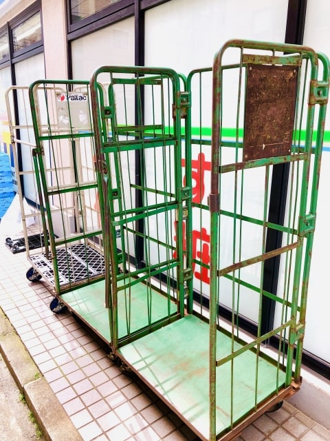 緑色のカゴ車
