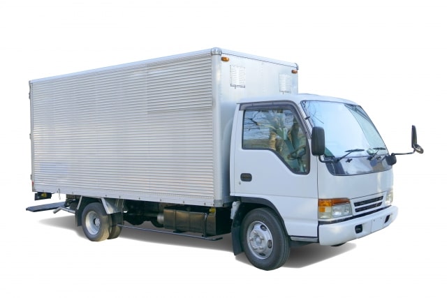 白い中型トラック